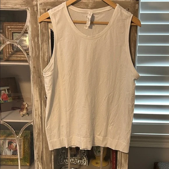 Athleta In Motion Tank - Picture 1 of 6